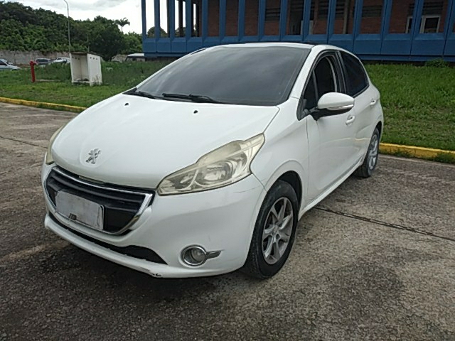 PEUGEOT 208 ALLURE 1.5 ANO 2015/2016 PEUGEOT 208 ALLURE 1.5 ANO 2015/2016