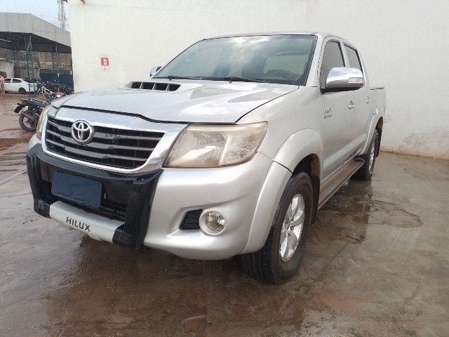 TOYOTA HILUX CD 4X4 3.0 SRV ANO 2012/2012 TOYOTA HILUX CD 4X4 3.0 SRV ANO 2012/2012
