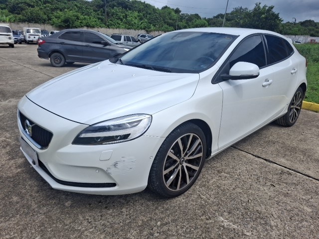 VOLVO V40 2.0 T4 MOMENTUN ANO 2018/2018 VOLVO V40 2.0 T4 MOMENTUN ANO 2018/2018